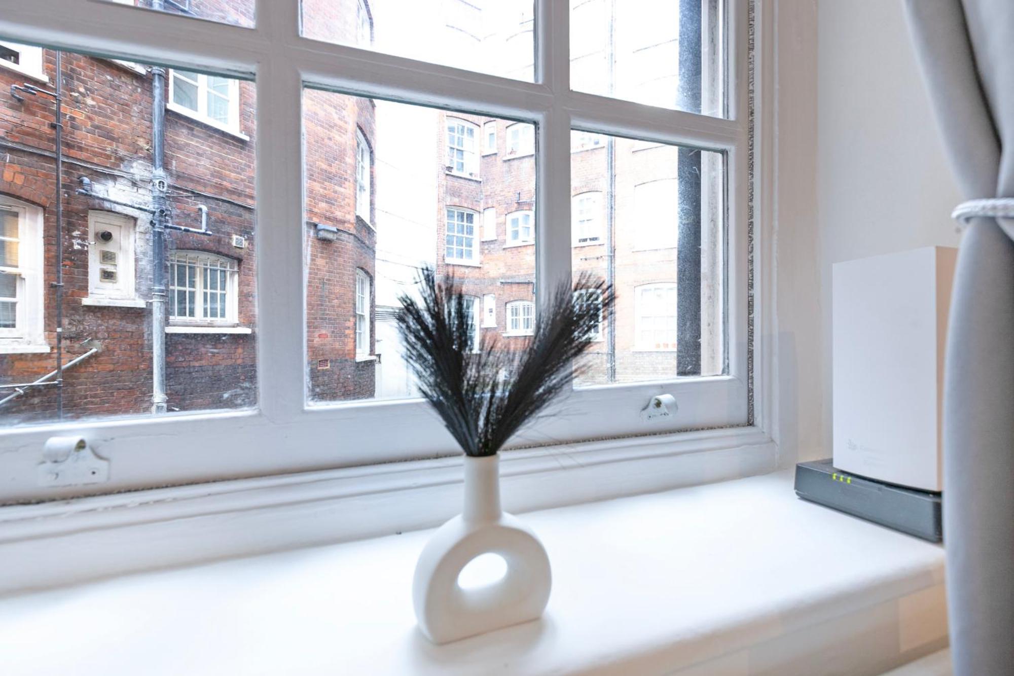 Beautiful One Bedroom Flat In Scott Ellis Gardens London Exterior photo